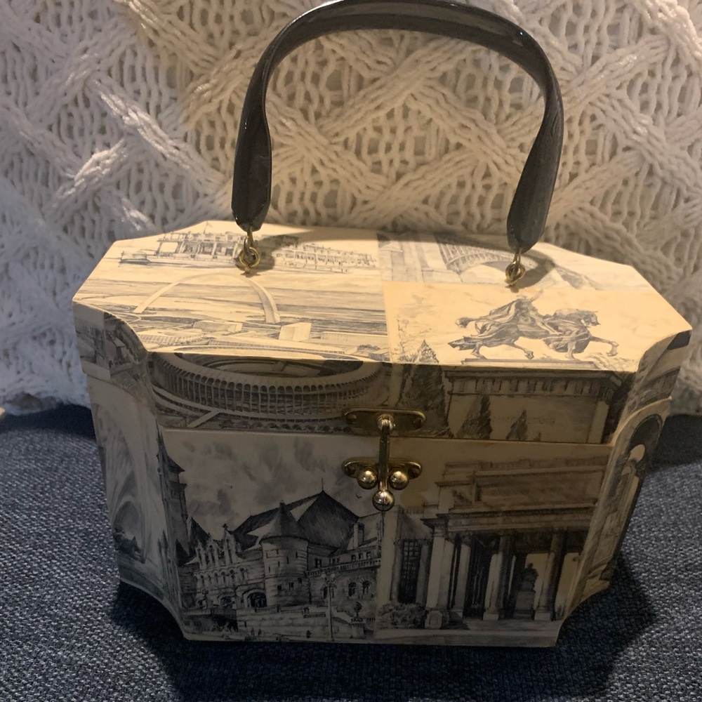 Vintage hard case purse with St Louis scenes
